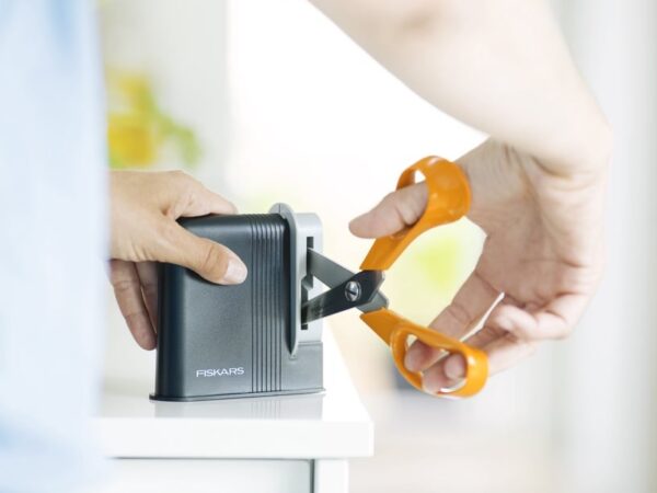 Fiskars Clip-Sharp šķēru asināmais - Image 2